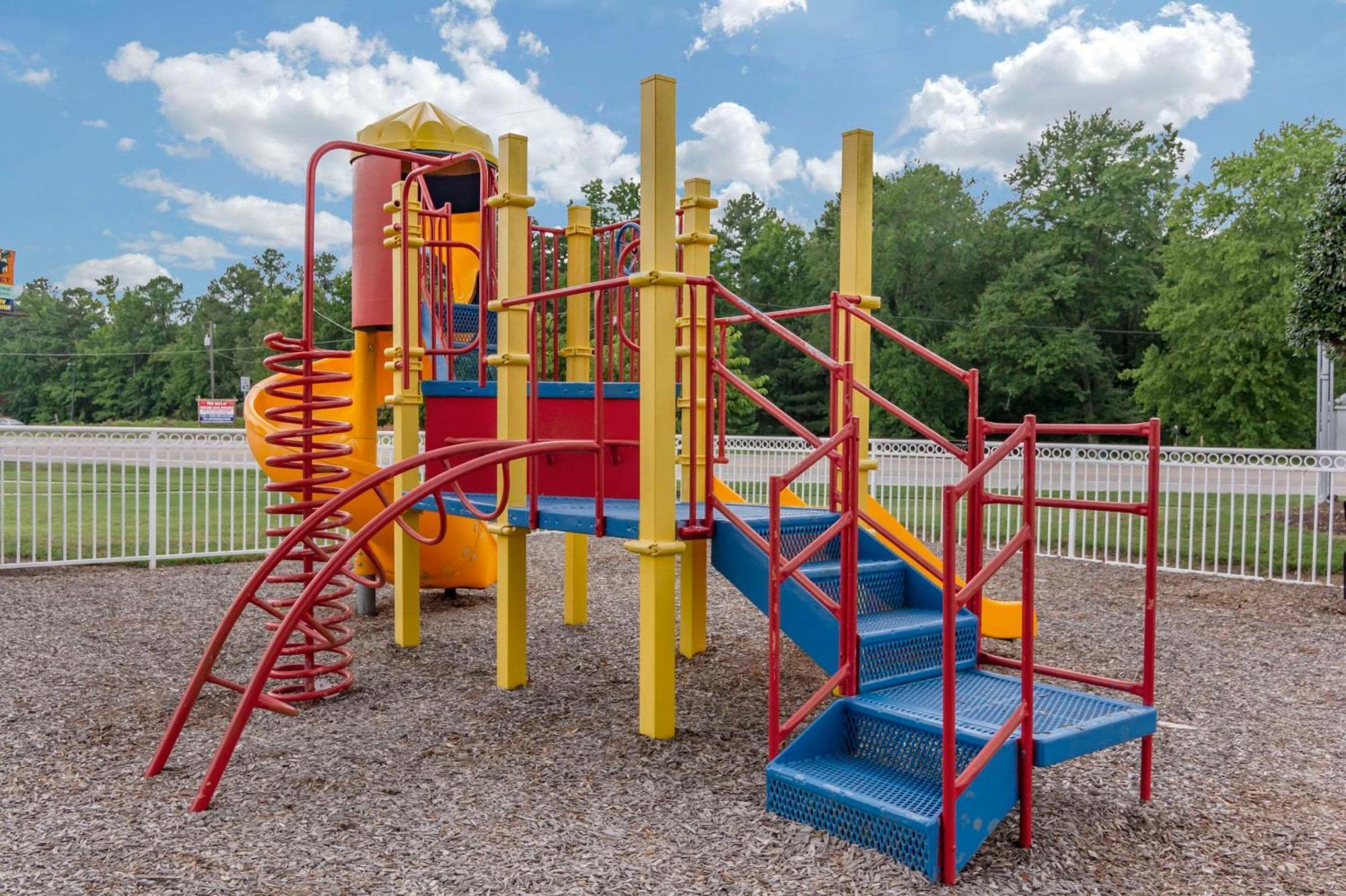 Comfort Inn Petersburg Near Fort Gregg-Adams Екстериор снимка