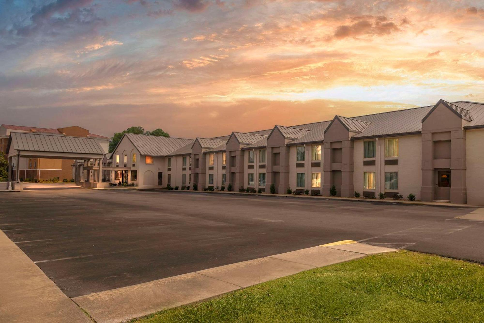 Comfort Inn Petersburg Near Fort Gregg-Adams Екстериор снимка